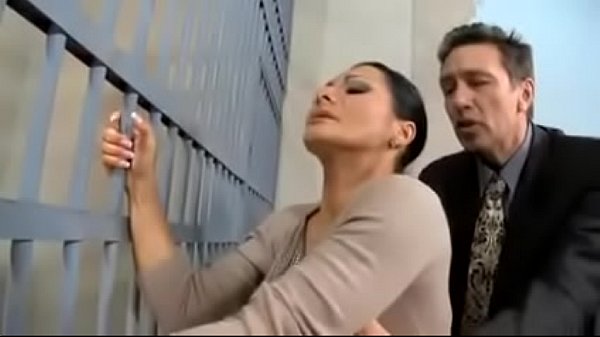 Zeer geile milf geniet van een harde snikkel