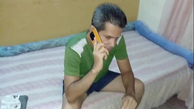 Sexy y ardiente sirvienta, hace un buen trabajo en la casa y con su jefe