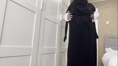 Arab milf with big tits masturbates her pussy