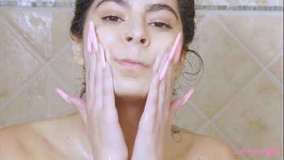 Brunette Beauty’s Enchanting Shower Display