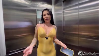 Morena safada fodendo com seu vizinho que conheceu no mesmo dia – Drii Cordeiro