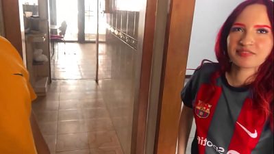 Esposo le Venda Los Ojos a su Mujer para que su Amigo se la Coja a Cambio de Dinero